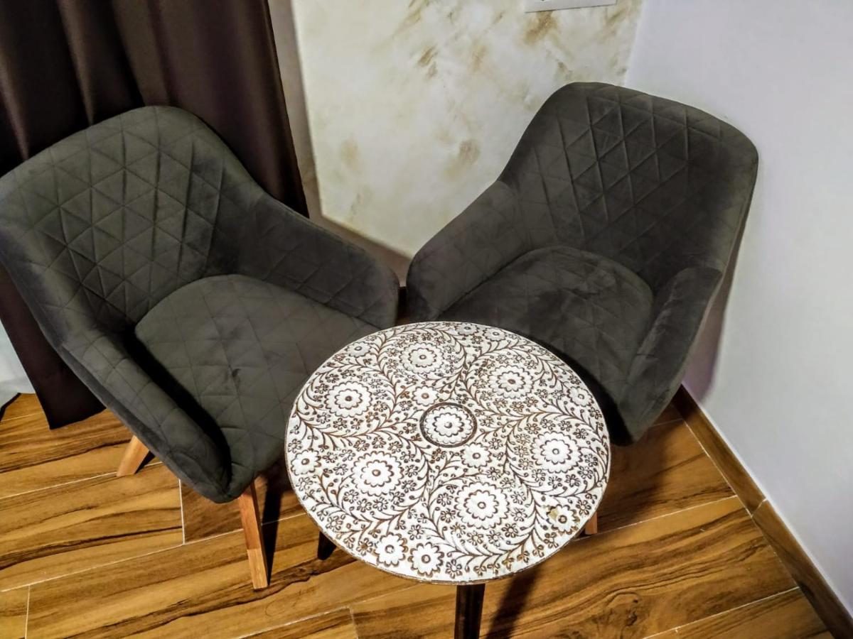 רואידרה Hostal Restaurante La Mancha מראה חיצוני תמונה