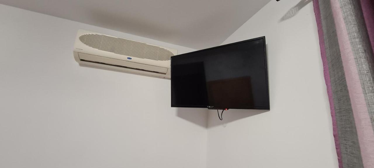 רואידרה Hostal Restaurante La Mancha מראה חיצוני תמונה
