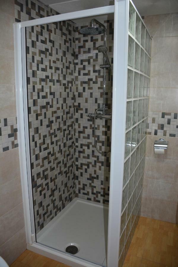 רואידרה Hostal Restaurante La Mancha מראה חיצוני תמונה
